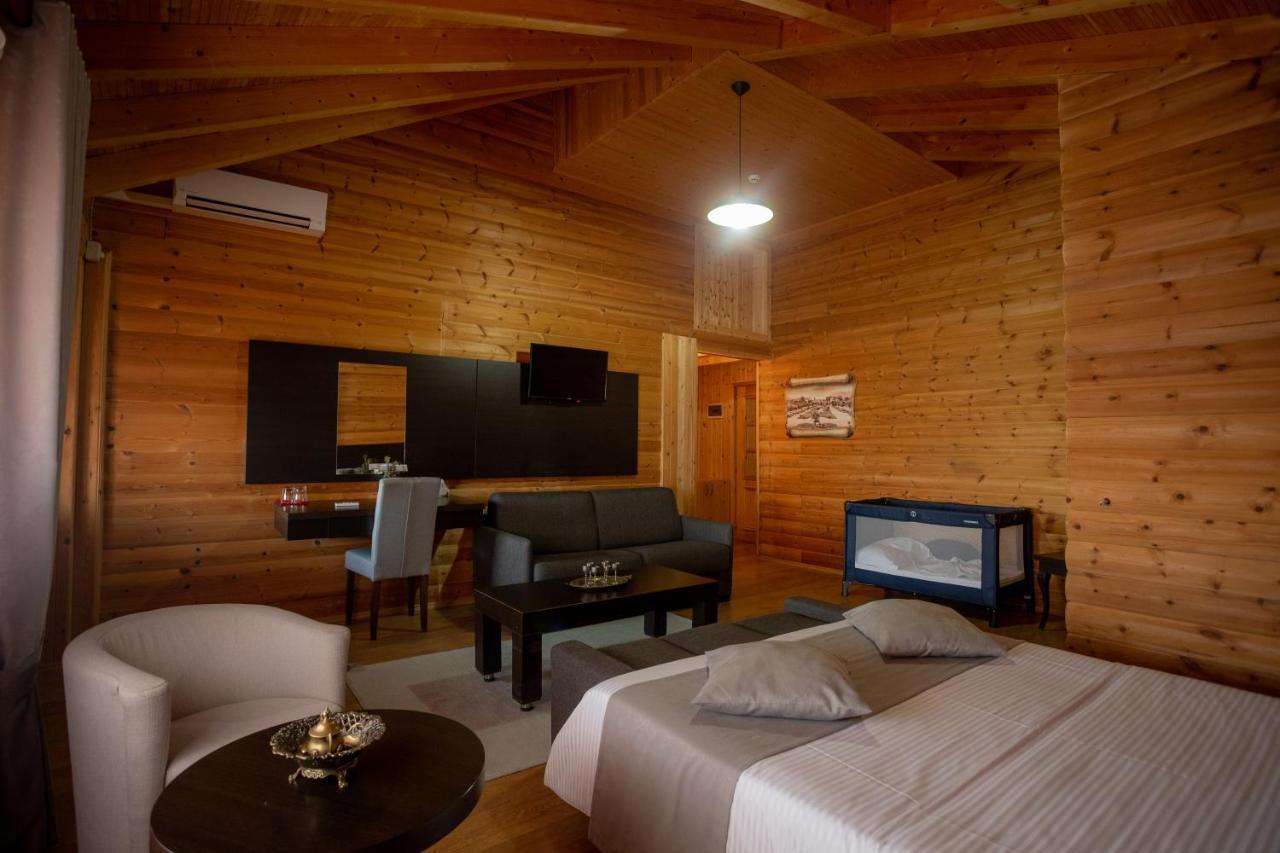 Hotel Shpija E Gjyshit Canaj Esterno foto