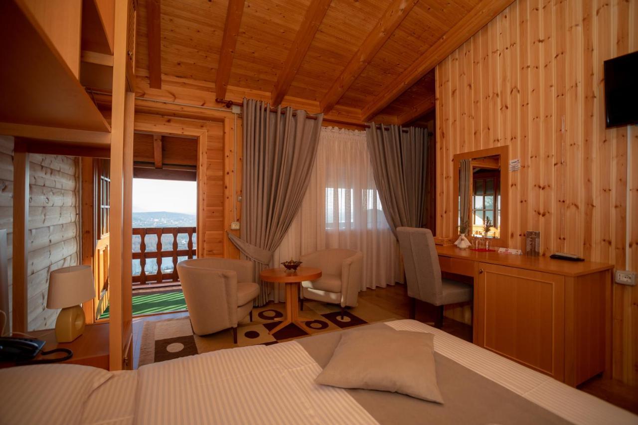 Hotel Shpija E Gjyshit Canaj Esterno foto