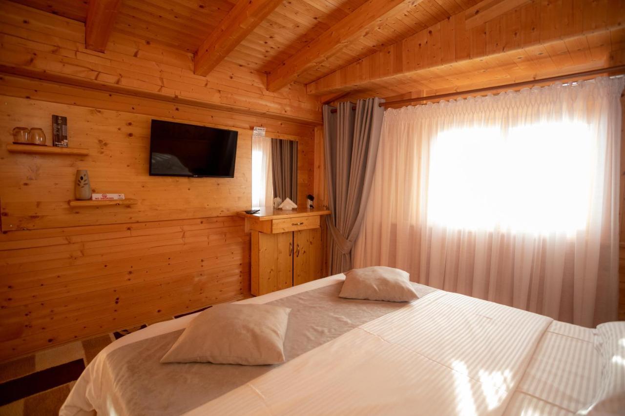 Hotel Shpija E Gjyshit Canaj Esterno foto